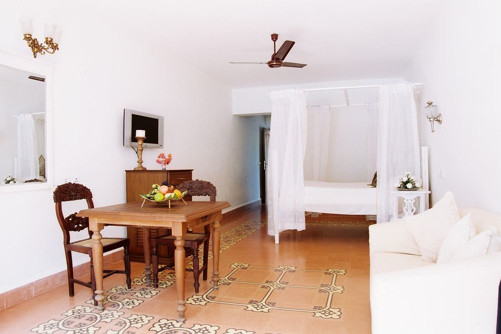 Prainha Resort By The Sea Taleigao Exterior photo